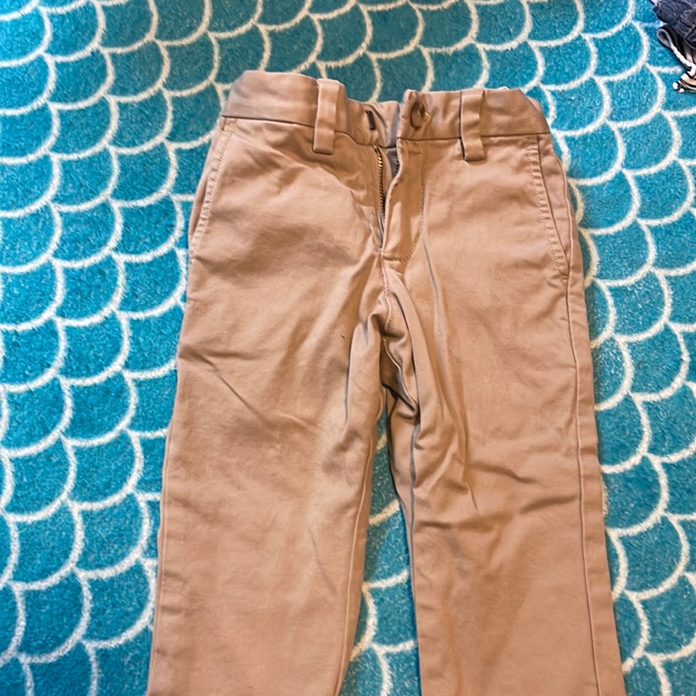 Vineyard Vines 2T flannel lined khakis in excellent condition.